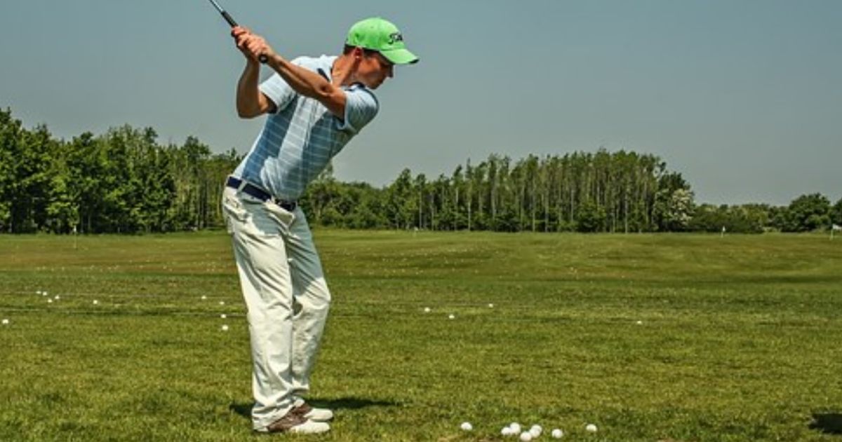ゴルフボールとの距離 体とボールの距離で正しい位置を解説 ゴルフレッスン専門サイト ゴルフサウンド
